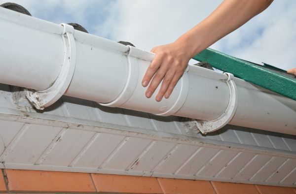Gutter Reattachment in Missouri City